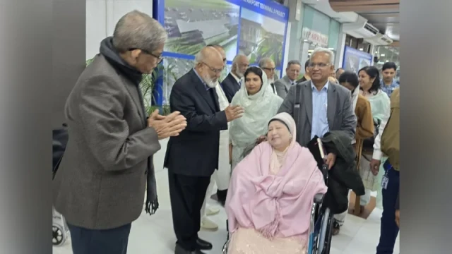 ঢাকা ছাড়ার সময় যেই বার্তা দিয়ে গেছেন খালেদা জিয়া
