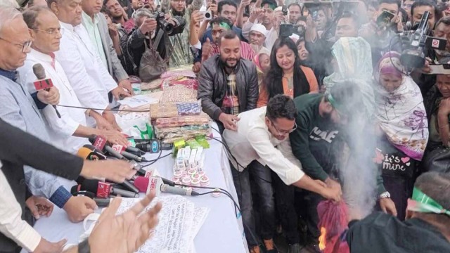 ভারতীয় শাড়ী রাস্তায় পুড়িয়ে ফেলেছেন : রুহুল কবির রিজভী