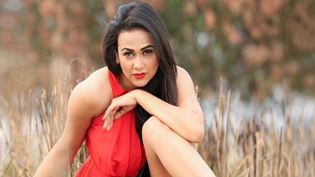 বাজে খরচ করিনা আর রাতে পার্টি ও করি না : আইরিন সুলতানা