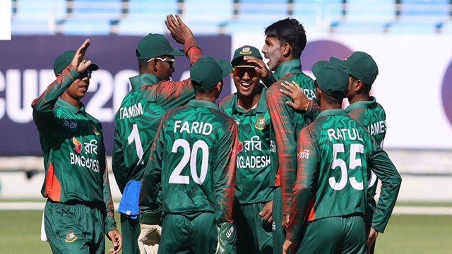 ১১৬ রানে অলআউট পাকিস্তান