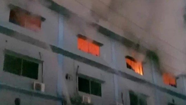 চট্টগ্রাম ইপিজেডে কারখানায় আগুন নিয়ন্ত্রণে কাজ করছে ফায়ার সার্ভিস ৭ ইউনিট
