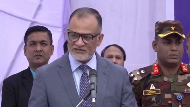 ব্যাংকে কোনো ডলার সংকট নেই: বাণিজ্য উপদেষ্টা