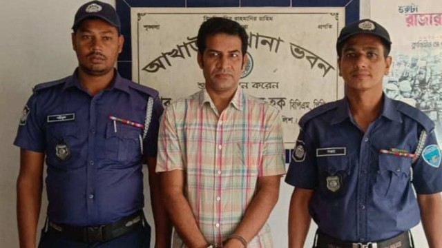 কম্বল ছিনিয়ে নেওয়ার মামলায় ছাত্রলীগ নেতা গ্রেফতার