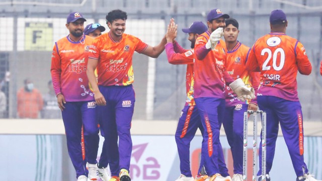 ৭ উইকেট নিয়ে রেকর্ড করেছেন তাসকিন আহমেদ