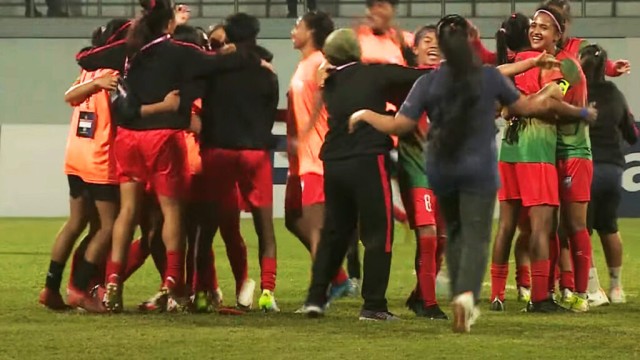 নেপালকে হারিয়ে পর পর  দুইবার সাফ নারী চ্যাম্পিয়ানশিপ জিতলো বাংলাদেশ