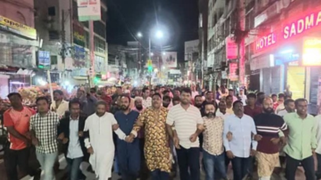 বৈষম্যবিরোধী ছাত্র আন্দোলনের হাসনাত ও সারজিস আলমের বিরুদ্ধে মিছিল করেছে জাতীয় পার্টি রংপুরে