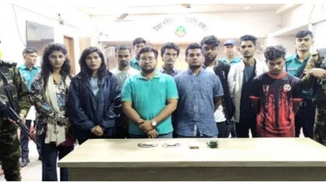 চাঁদাবাজী করতে দিয়ে দুই নারী সমন্বয় সহ নয়জন আটক যৌথবাহিনীর হাতে