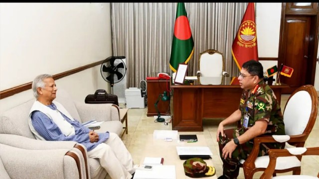 প্রধান উপদেষ্টার সঙ্গে সাক্ষাৎ করেছেন সেনাবাহিনী প্রধান জেনারেল ওয়াকার-উজ-জামান