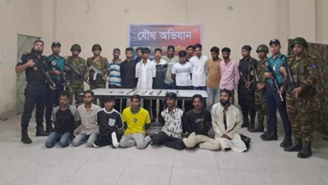 মোহাম্মদপুরে যৌথবাহিনী অভিযানে ৪০ জন গ্রেফতার