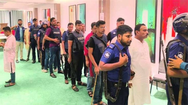 গোপনে বৈঠক করার সময় কক্সবাজার থেকে ১৯ ইউ টি চেয়ারম্যান গ্রেপ্তার