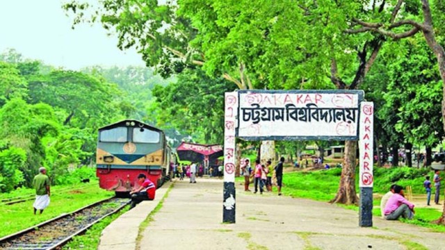 গাঁজা সেবনের সময় চবির হল থেকে পাচ শিক্ষার্থী আটক
