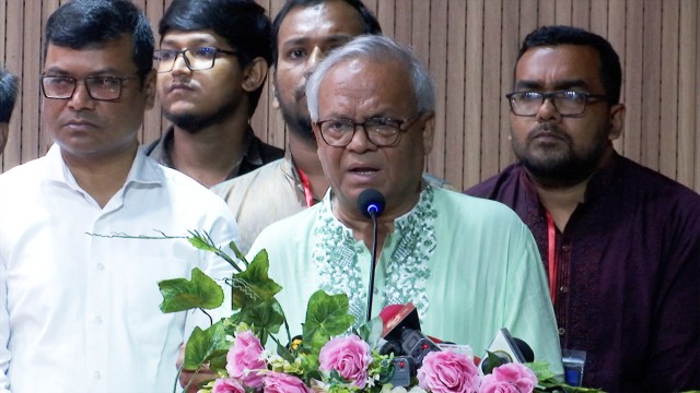 দেশে জিনিসপত্রের দাম বাড়ছে কিন্তু জনগণ কাওকে বলতে পারছে না। বিএনপি নেতা রিজভী